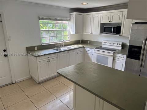 1178 NW 105th Ter, Miami FL - photo 8 of 23