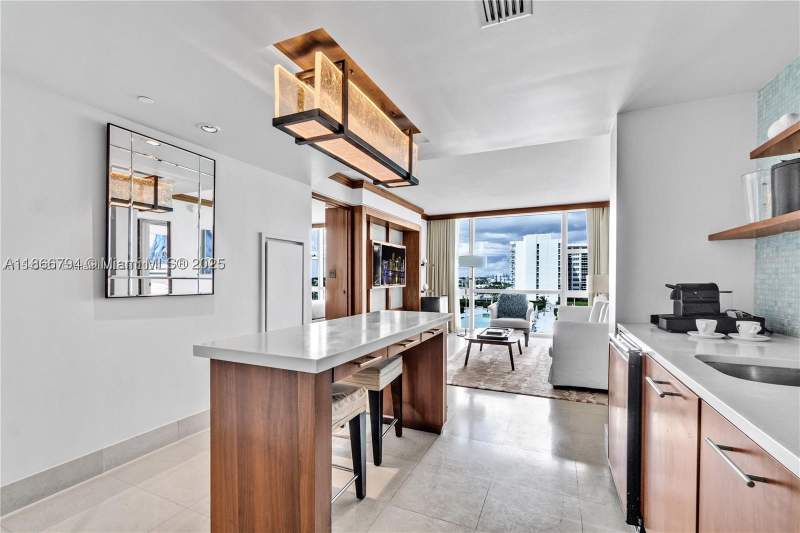 2 bedroom Condominium at 6801 Collins Ave 818, Central Carillon Beach Co, Miami Beach — photo 5