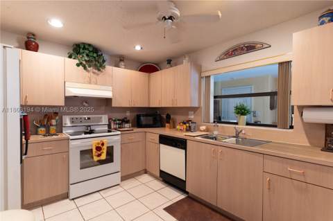 11680 SW 92nd St, Miami FL - photo 14 of 44
