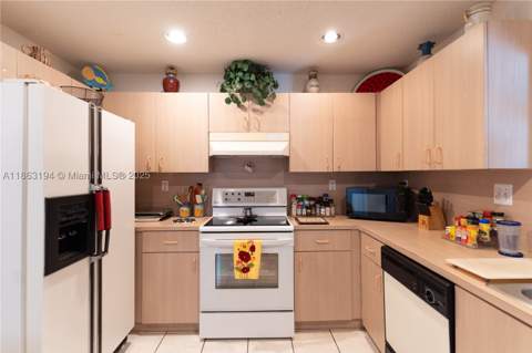 11680 SW 92nd St, Miami FL - photo 15 of 44