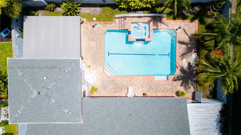 4 bedroom SingleFamilyResidence at 11680 SW 92nd St, Timberwood Estates, Miami — photo 4