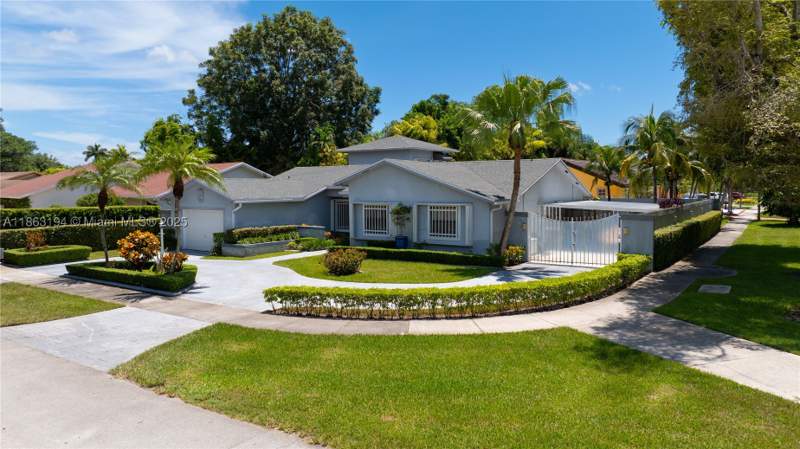 4 bedroom SingleFamilyResidence at 11680 SW 92nd St, Timberwood Estates, Miami — photo 5