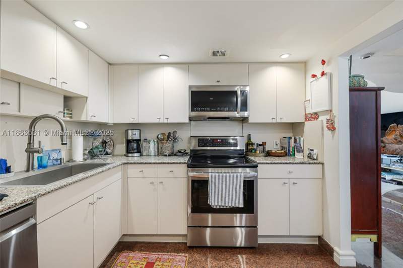 2 bedroom Condominium at 2 Grove Isle Dr B1603, Grove Isle Condo, Miami — photo 4