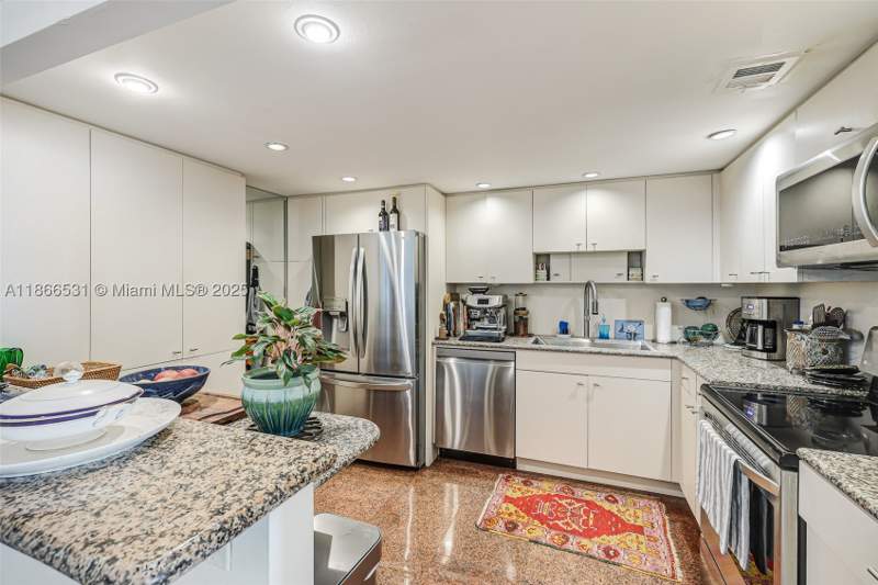 2 bedroom Condominium at 2 Grove Isle Dr B1603, Grove Isle Condo, Miami — photo 5