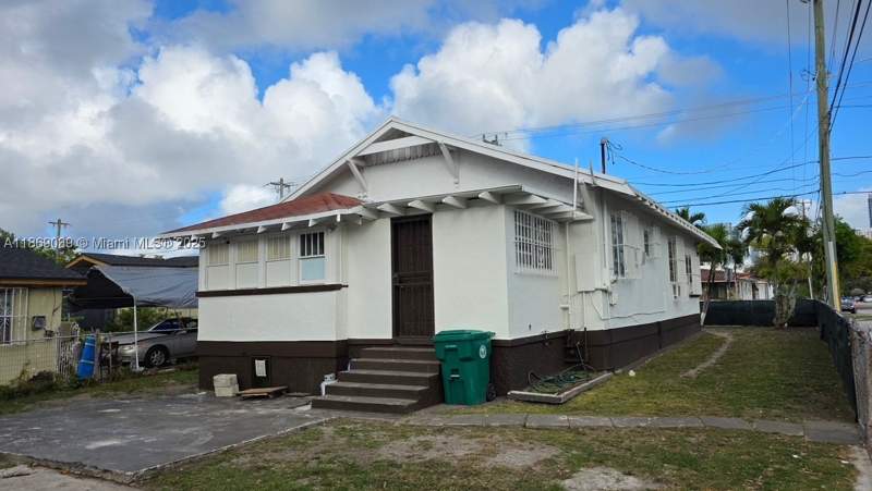 3 bedroom SingleFamilyResidence at 844 SW 8th Ct, Andres, Miami — photo 4