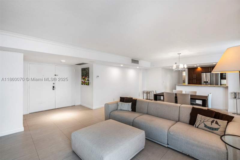 2 bedroom Condominium at 2401 Collins Ave 1808, The Riviera Condo, Miami Beach — photo 3