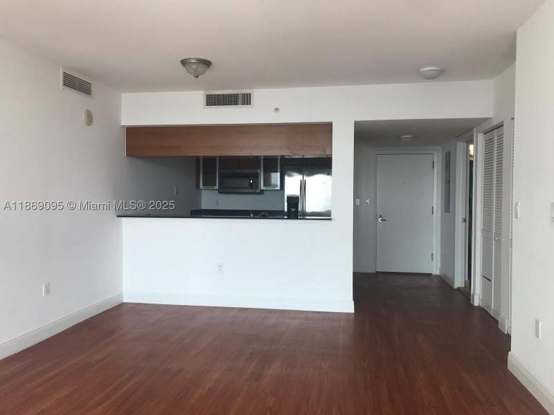 2 bedroom Condominium at 1800 N Bayshore Dr 3910, 1800 Club Condo, Miami — photo 3