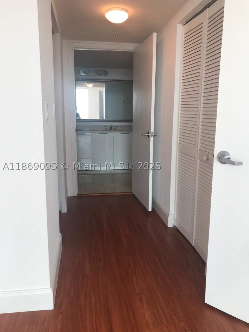 2 bedroom Condominium at 1800 N Bayshore Dr 3910, 1800 Club Condo, Miami — photo 5
