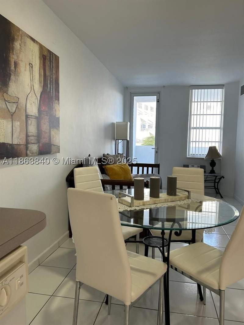 1 bedroom Condominium at 100 Lincoln Rd 437, The Decoplage Condo, Miami Beach — photo 2