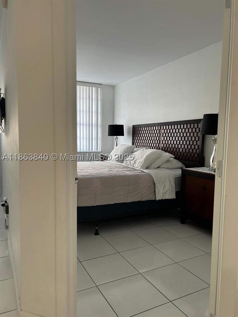 1 bedroom Condominium at 100 Lincoln Rd 437, The Decoplage Condo, Miami Beach — photo 3
