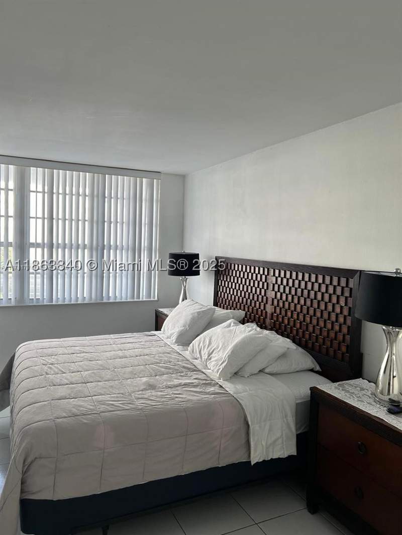1 bedroom Condominium at 100 Lincoln Rd 437, The Decoplage Condo, Miami Beach — photo 4