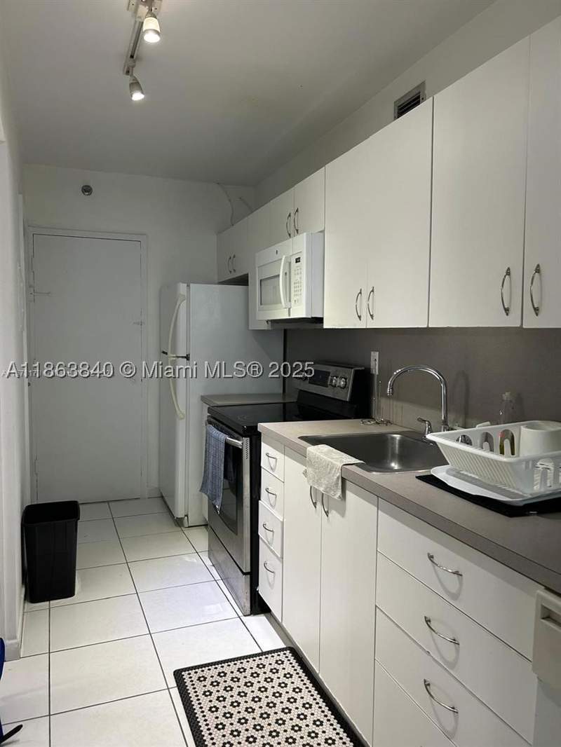 1 bedroom Condominium at 100 Lincoln Rd 437, The Decoplage Condo, Miami Beach — photo 5