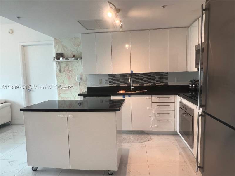3 bedroom Condominium at 92 SW 3rd St 3803, Mint Condo, Miami — photo 5