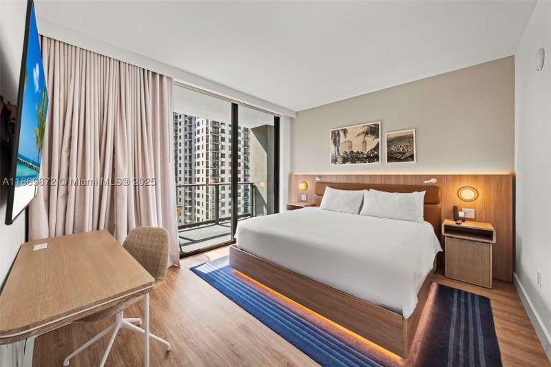 2 bedroom Condominium at 601 NE 1st Ave 1803, Gale Residences, Miami — photo 2