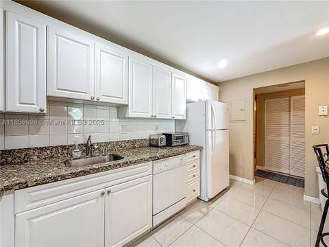 19380 Collins Ave 308, Sunny Isles Beach FL - photo 7 of 52