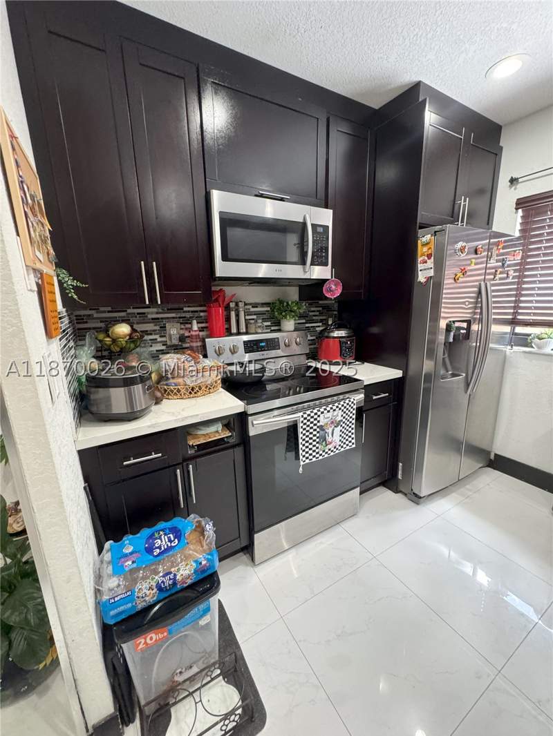 2 bedroom Condominium at 6411 W 27th Way 201, Lago Grande 5-D, Hialeah — photo 4
