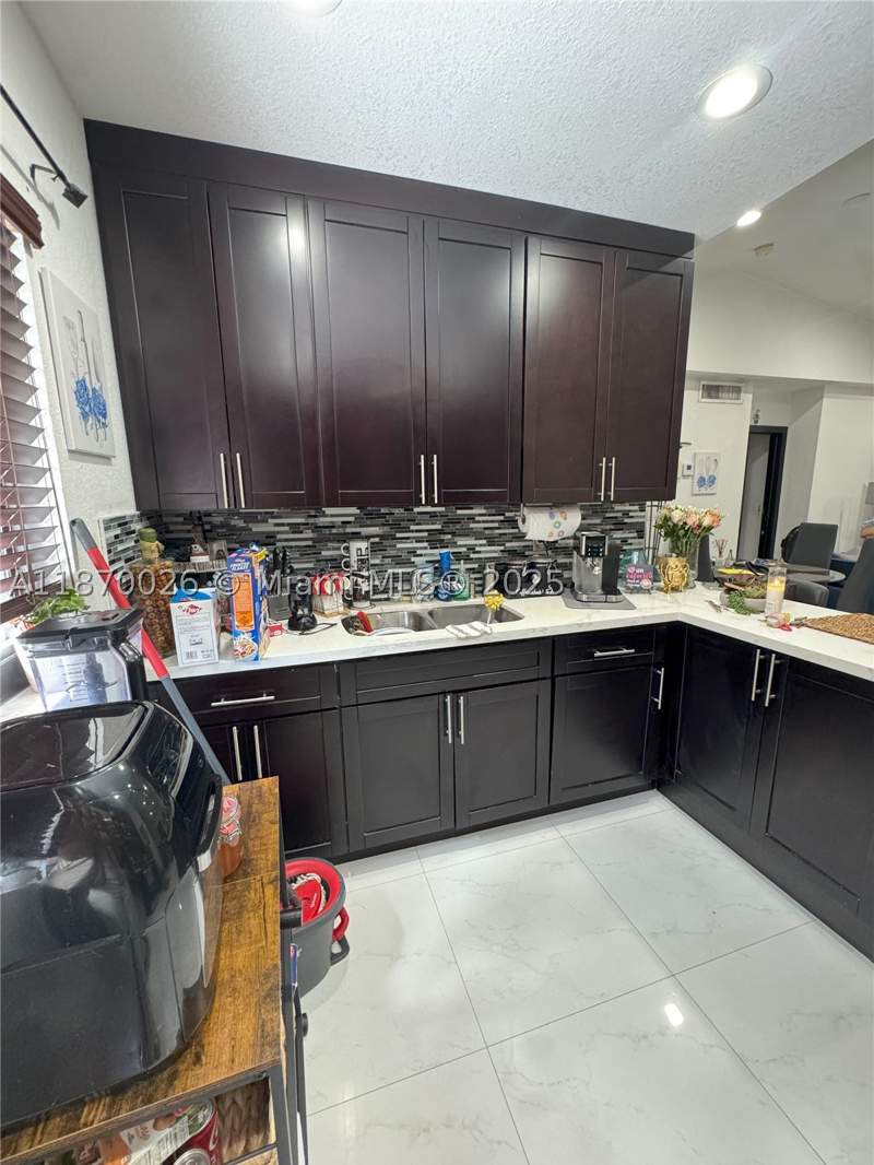 2 bedroom Condominium at 6411 W 27th Way 201, Lago Grande 5-D, Hialeah — photo 5