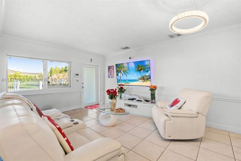 4 bedroom SingleFamilyResidence at 17874 SW 114th Ave, Torrent Sub, Miami — photo 3