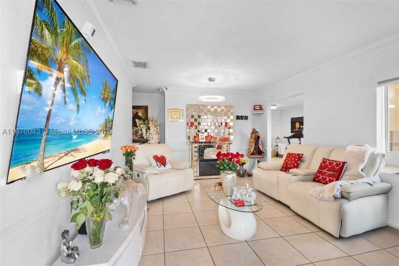 4 bedroom SingleFamilyResidence at 17874 SW 114th Ave, Torrent Sub, Miami — photo 4
