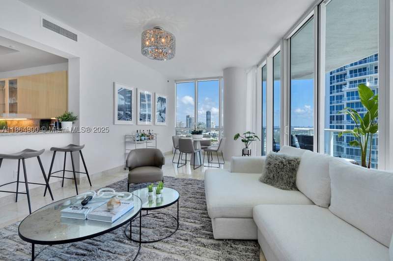 2 bedroom Condominium at 100 S Pointe Dr 2208, Continuum South, Miami Beach — photo 4