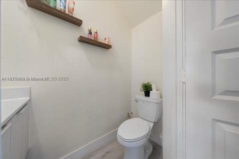 10413 NW 82nd St 9, Doral FL - photo 10 of 41