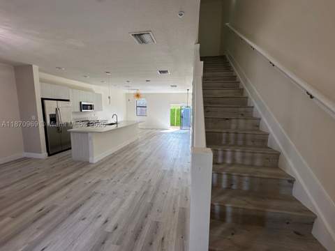 10413 NW 82nd St 9, Doral FL - photo 9 of 41