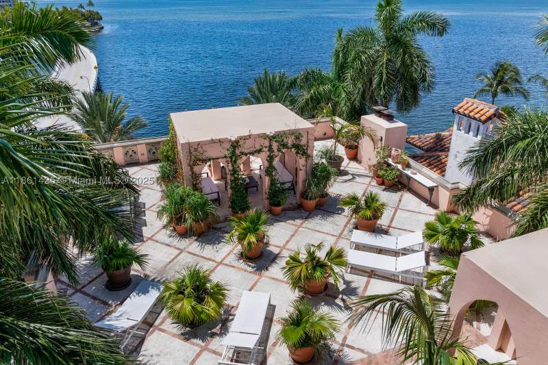 5 bedroom SingleFamilyResidence at 1840 S Bayshore Ln, Tenzer Plat, Miami — photo 3