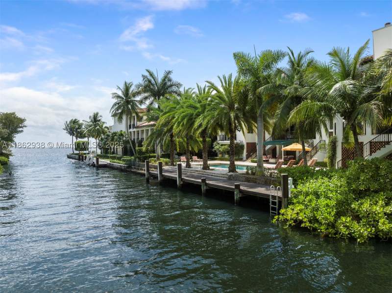 7 bedroom SingleFamilyResidence at 3305 S Moorings Way, The Moorings, Miami — photo 3