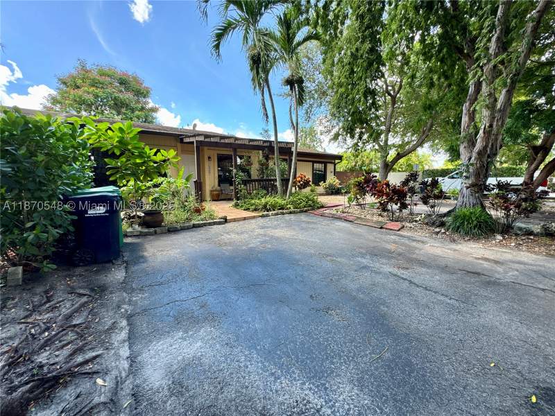 2 bedroom Townhouse at 13527 SW 101st Ln, Cindis Place Sec 2, Miami — photo 3