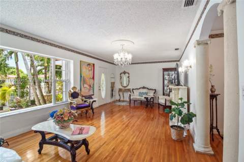 6101 SW 13th Ter, West Miami FL - photo 8 of 49