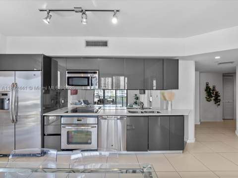 31 SE 6th St 802, Miami FL - photo 6 of 37