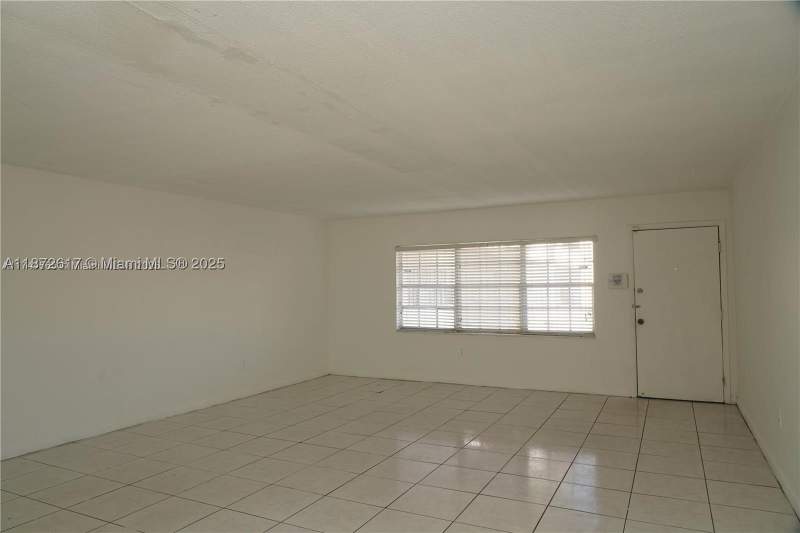 1 bedroom Condominium at 11855 NE 19th Dr 10, Sutton House Condo, North Miami — photo 3