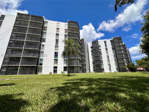 3301 N Country Club Dr 410, Aventura FL - photo 14 of 21