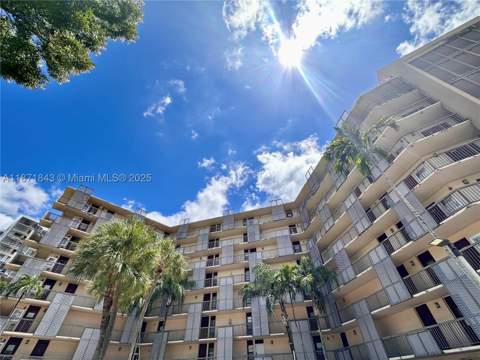 3301 N Country Club Dr 410, Aventura FL - photo 17 of 21
