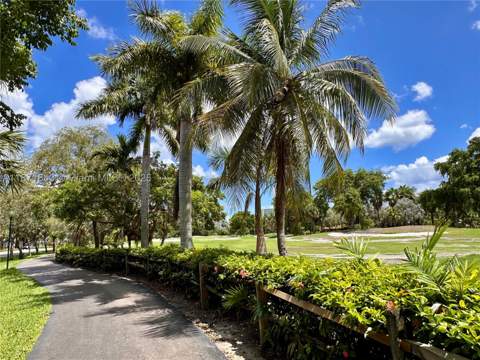 3301 N Country Club Dr 410, Aventura FL - photo 18 of 21