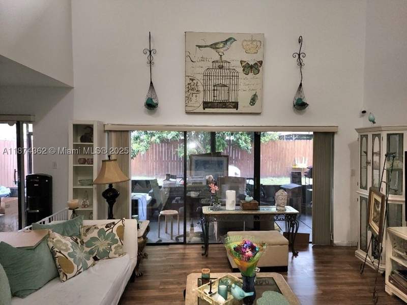 4 bedroom SingleFamilyResidence at 11060 SW 143rd Pl, Country Tree Sub, Miami — photo 4
