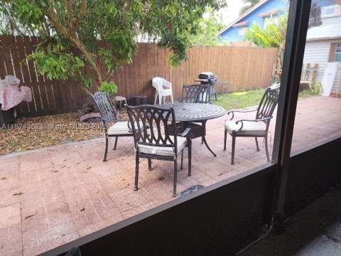 11060 SW 143rd Pl, Miami FL - photo 9 of 28