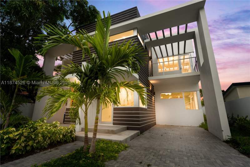 6 bedroom Townhouse at 857 SW 14th Ave A, Harrisons, Miami — photo 2
