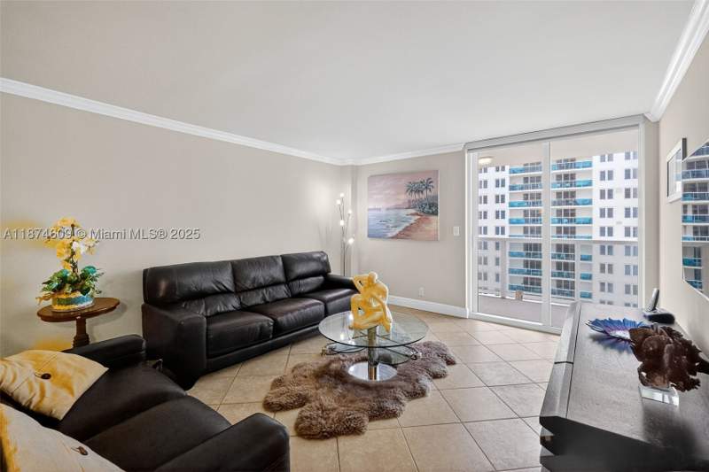1 bedroom Condominium at 2401 Collins Ave 1005, The Riviera Condo, Miami Beach — photo 3