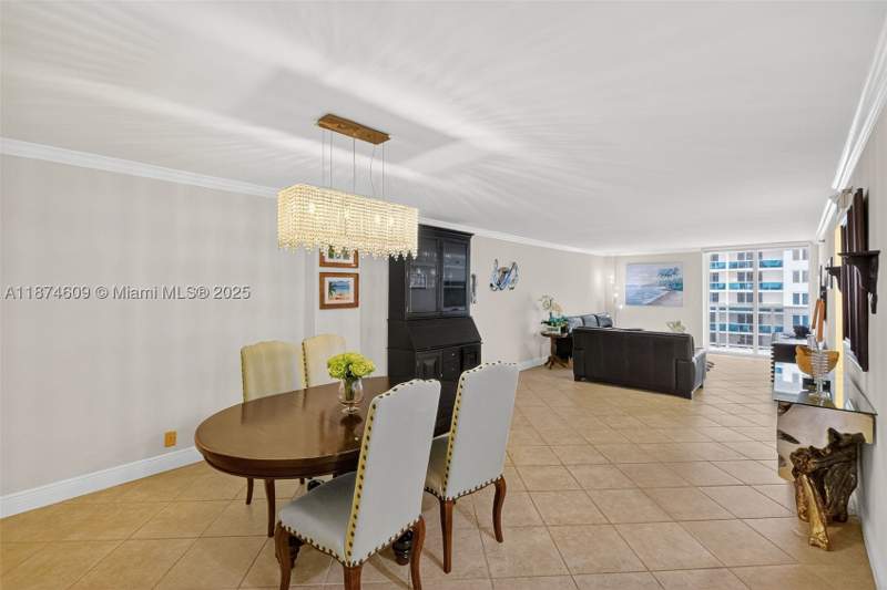1 bedroom Condominium at 2401 Collins Ave 1005, The Riviera Condo, Miami Beach — photo 4