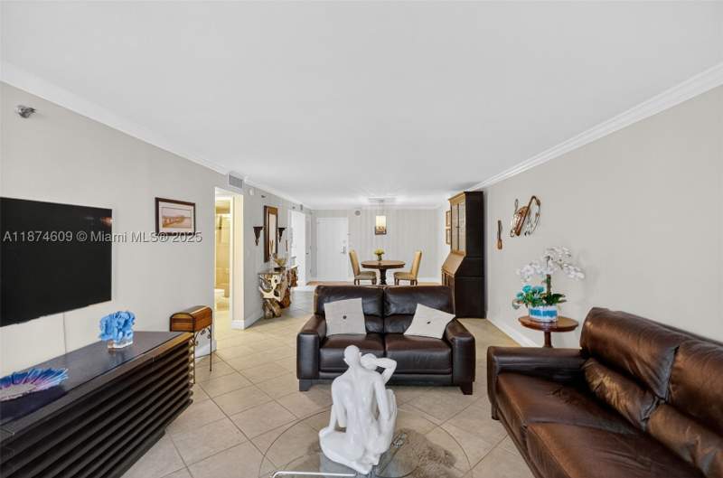 1 bedroom Condominium at 2401 Collins Ave 1005, The Riviera Condo, Miami Beach — photo 5
