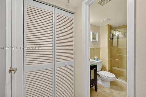 2401 Collins Ave 1005, Miami Beach FL - photo 9 of 19