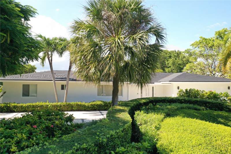 4 bedroom SingleFamilyResidence at 200 Harbor Dr, Tropical Isle Homes Sub 4, Key Biscayne — photo 4