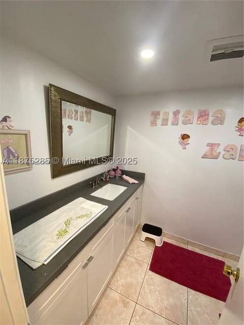 1670 NE 191st St 315-3, Miami FL - photo 7 of 9