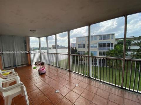 1670 NE 191st St 315-3, Miami FL - photo 8 of 9