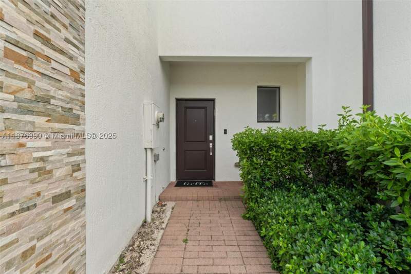 3 bedroom Townhouse at 403 NE 212th St, Via Venture Neighborhood, Miami — photo 3