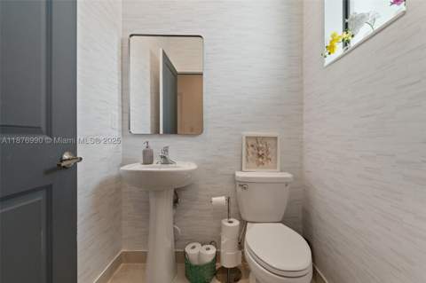 403 NE 212th St, Miami FL - photo 6 of 58
