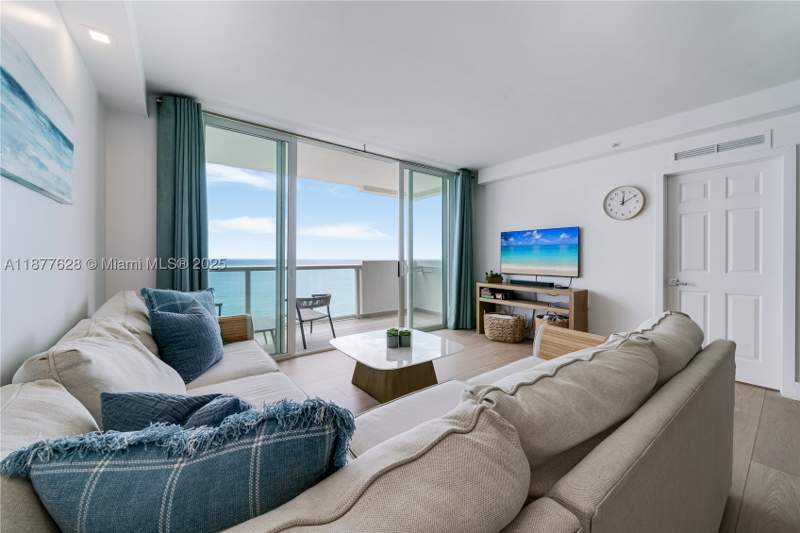 1 bedroom Condominium at 5601 Collins Ave 1011, The Pavilion Condo, Miami Beach — photo 2