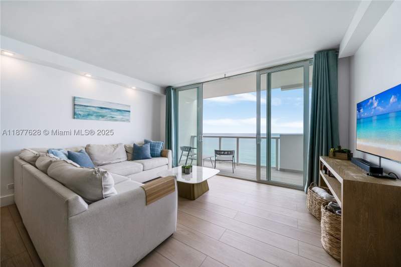 1 bedroom Condominium at 5601 Collins Ave 1011, The Pavilion Condo, Miami Beach — photo 3