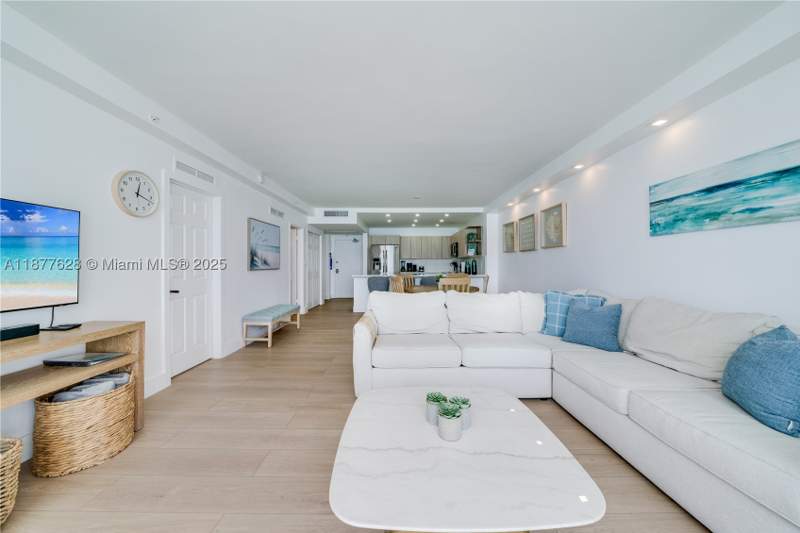 1 bedroom Condominium at 5601 Collins Ave 1011, The Pavilion Condo, Miami Beach — photo 5
